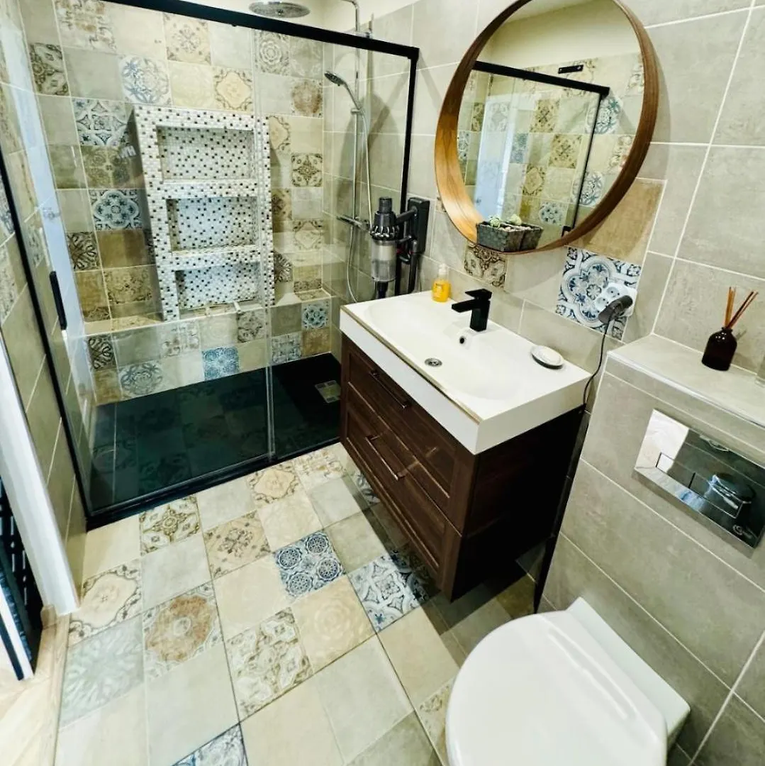 Chambre Privee, Proche Aeroport Et Airbus Saint-Victoret 0*,